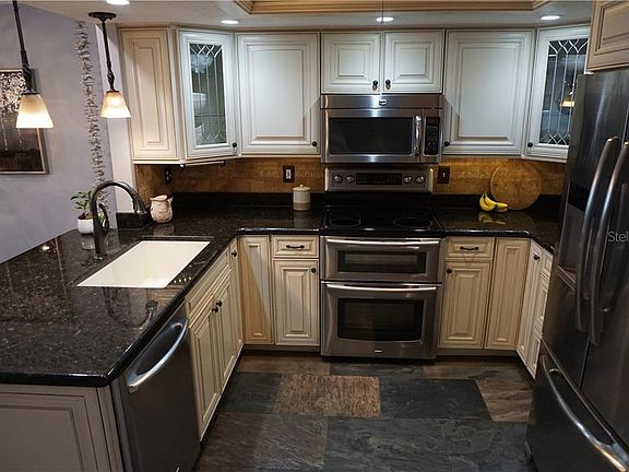 3rd image of 373 Madeira Cir
