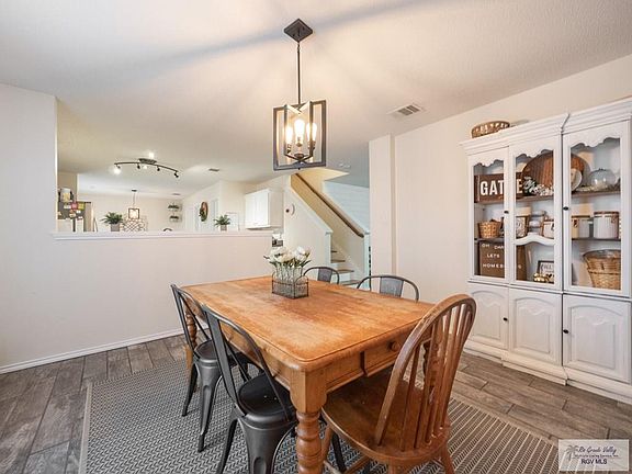 5th image of 2818 Sabal Palm Dr