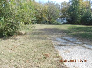 2200 SW Edgewater Ter, Topeka, KS 66614