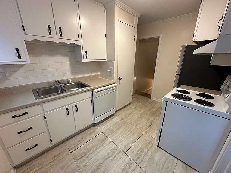 6350 N College Ave #3 — Photo 7
