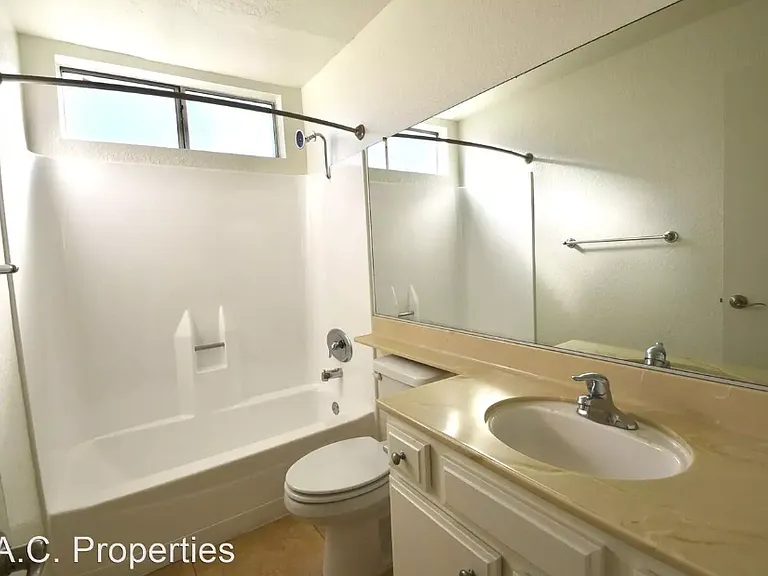 24411 Newhall Ave — Photo 8