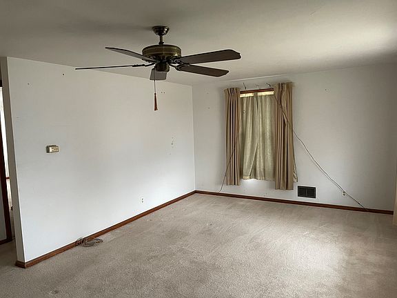 4th image of 804 & 804-1/2 East Dr #13