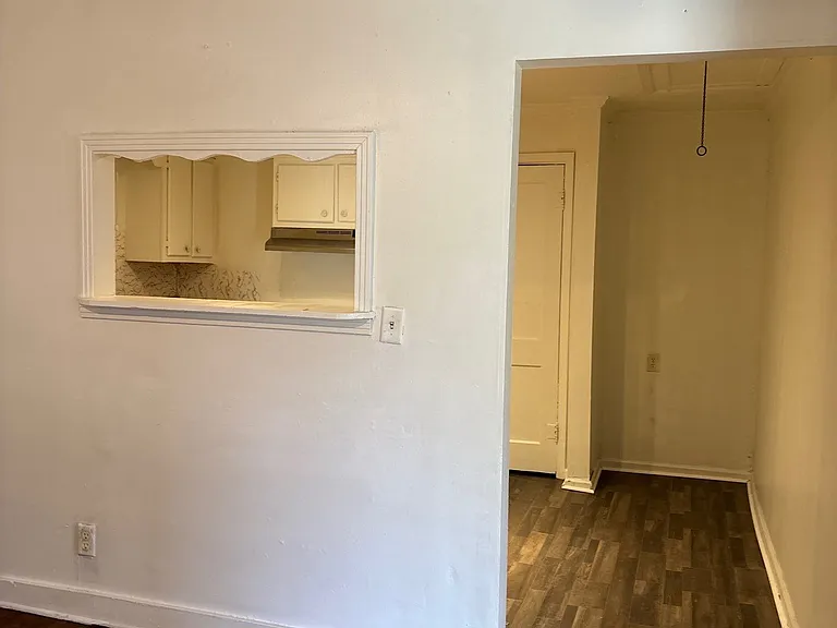 1105 N McLemore Ave #A — Photo 6
