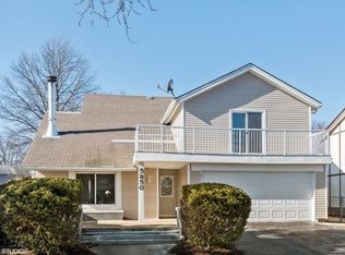 5850 E Beverly Cir, Hanover Park, IL 60133