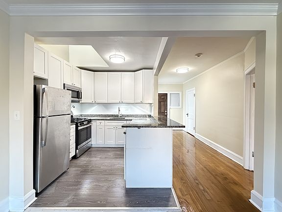 4th image of 809 Elm St Unit 5
