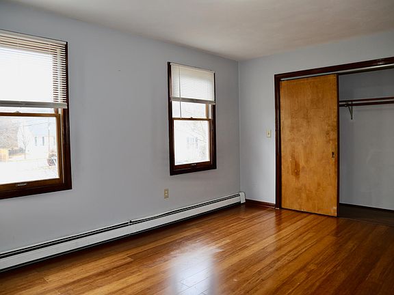 3rd image of 28 Blaine St