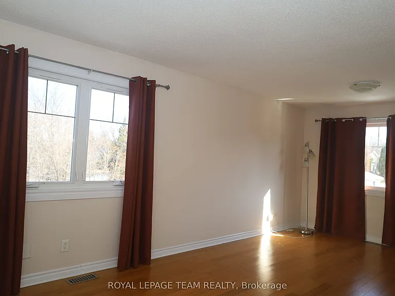 2194 Niagara Dr S — Photo 21