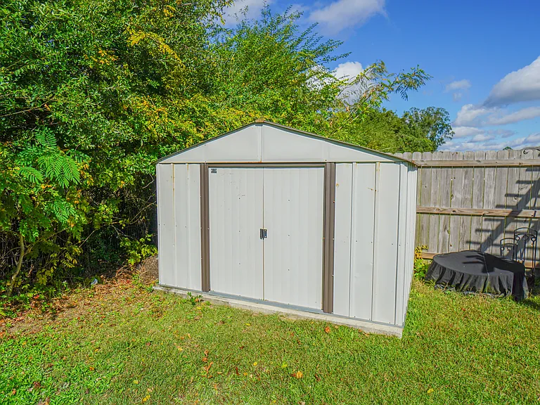 2379 Kirkwood Dr — Photo 6