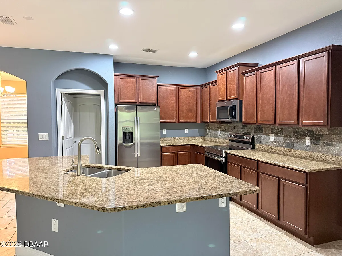 Building Photo - 335 River Vale Ln