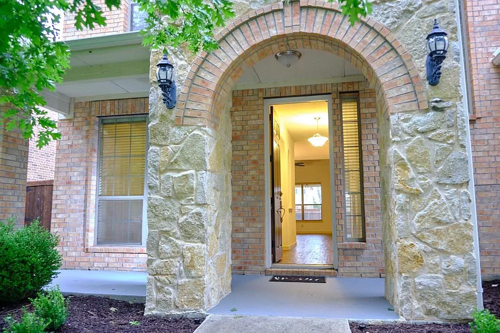 4 bed, 3264 sqft, $3,000 — Photo 3