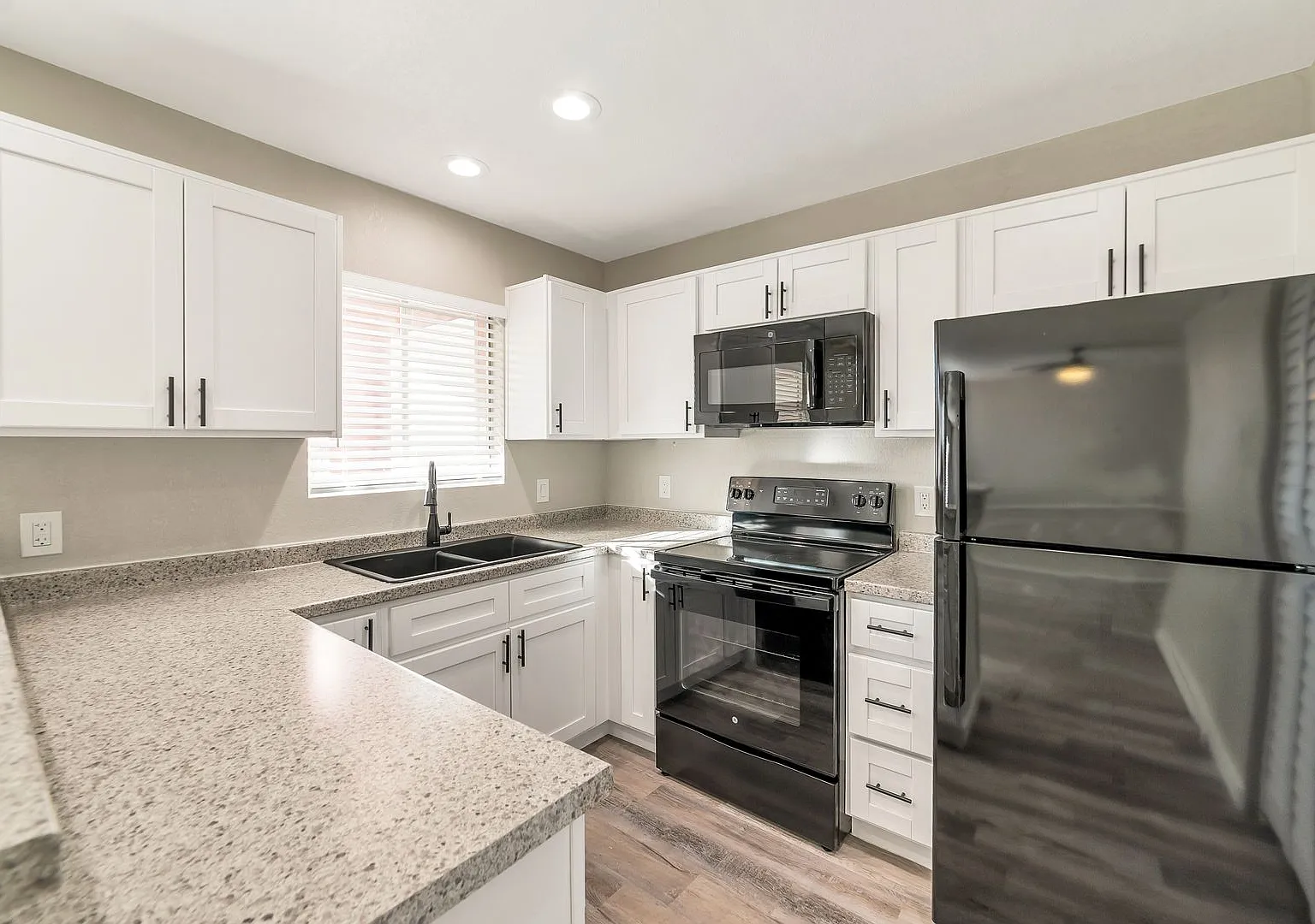 2725 E. Beck Lane — Photo 1