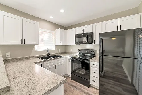 2725 E Beck Ln Photo 1