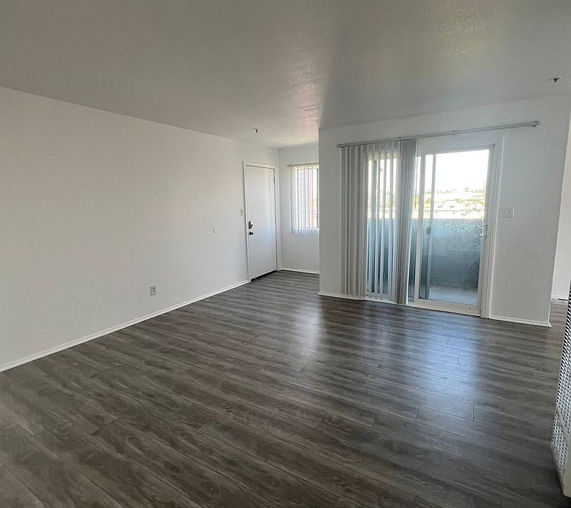 1st image of 214 E Hyde Park Blvd APT 5