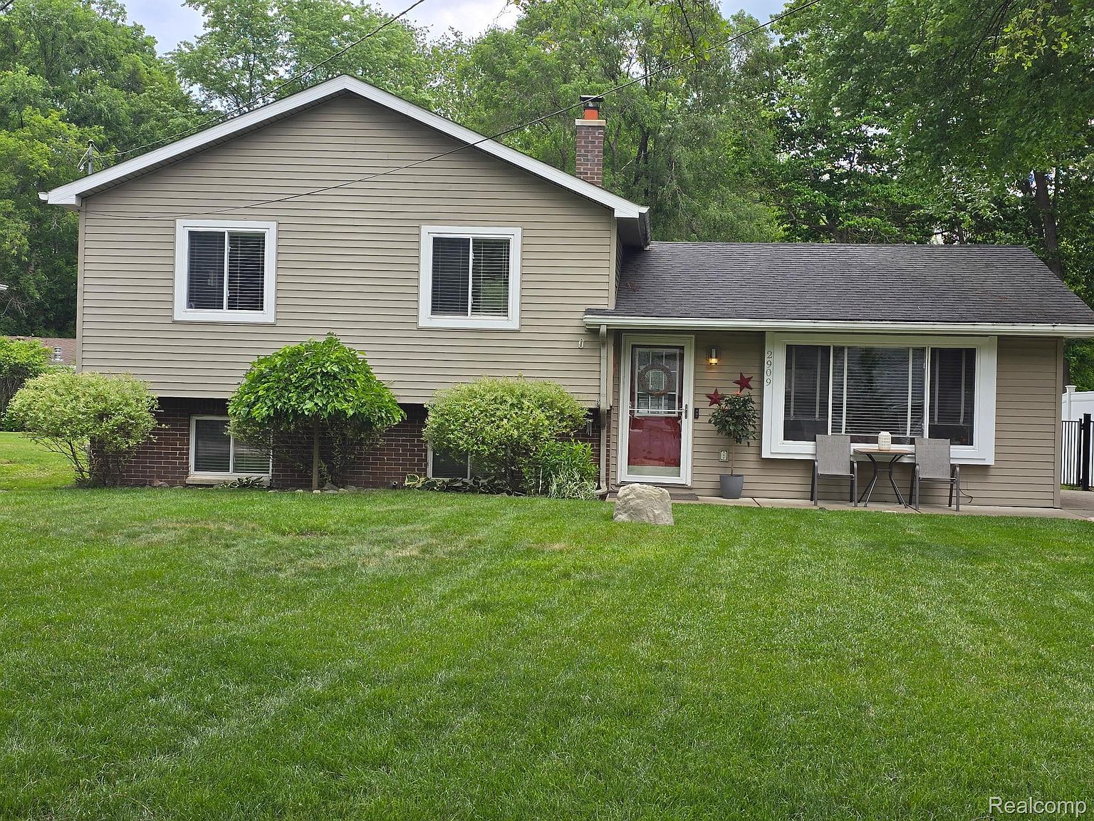 2909 Central Blvd, Milford, MI 48380 | Zillow