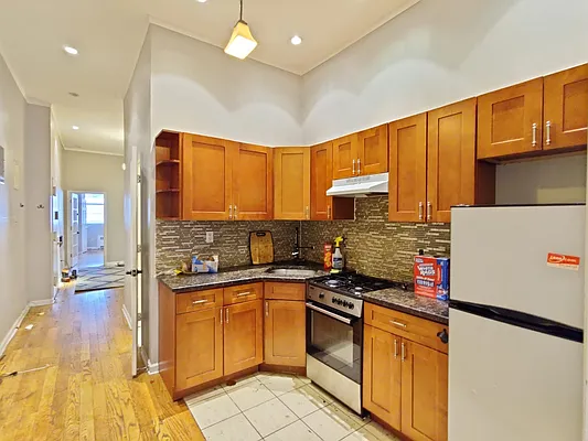 Rented by Signature Property Realty | media 2