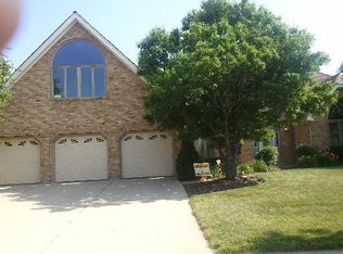 3826 White Eagle Dr, Naperville, IL