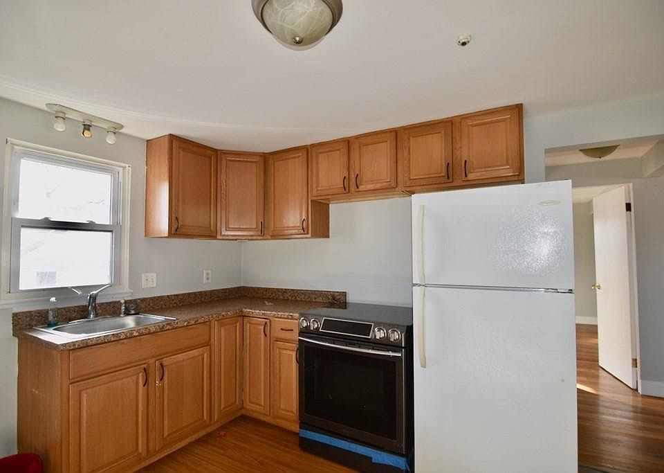 1st image of 19 Essex St #5