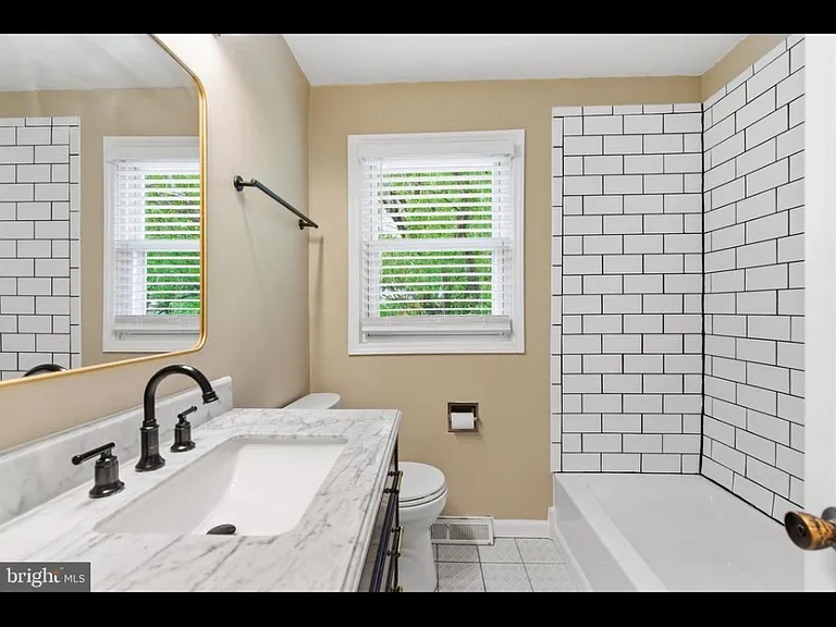 203 Kane Ct — Photo 5