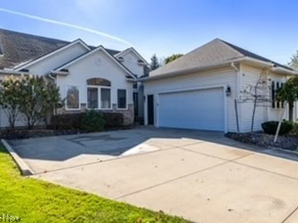 418 Glencoe Ln, Highland Heights, OH 44143