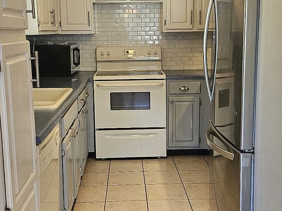 4th image of 333 W Leroux St Unit A2