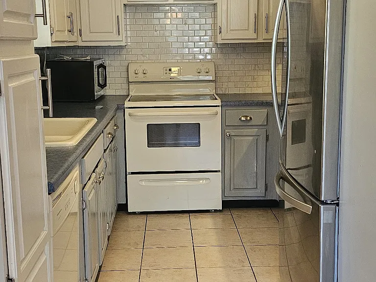 333 W Leroux St #A2 — Photo 4
