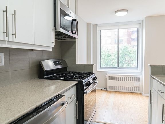2nd image of 480 2nd Ave APT 4E