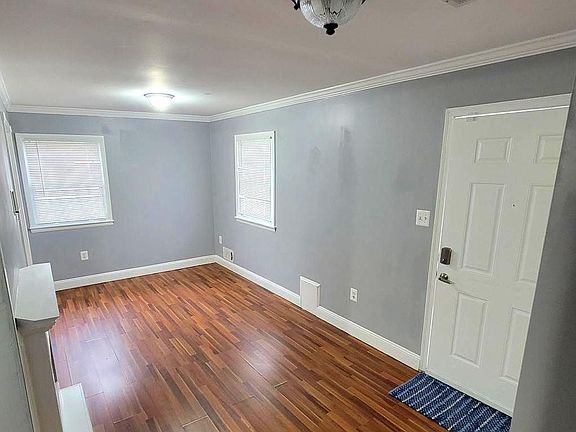4th image of 2853 Banks Ct