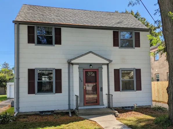 2232 S 82nd St, West Allis, WI 53219