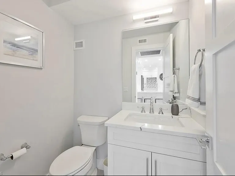 140 Seaview Ct #1404N — Photo 2