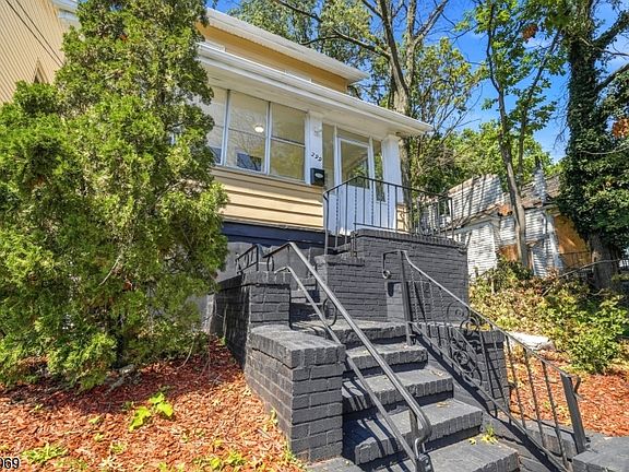 4th image of 299 Smith St