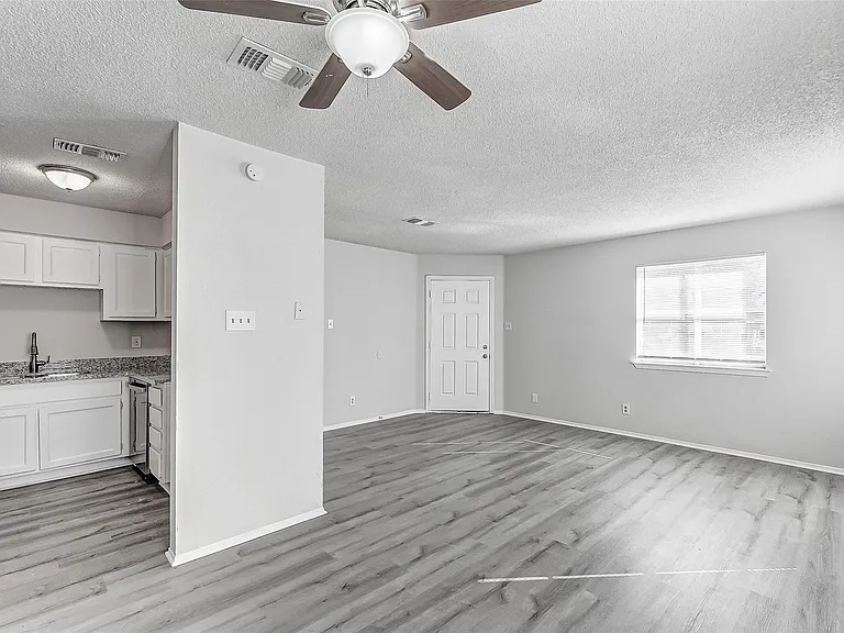 702 Lyle West Ave #C — Photo 3