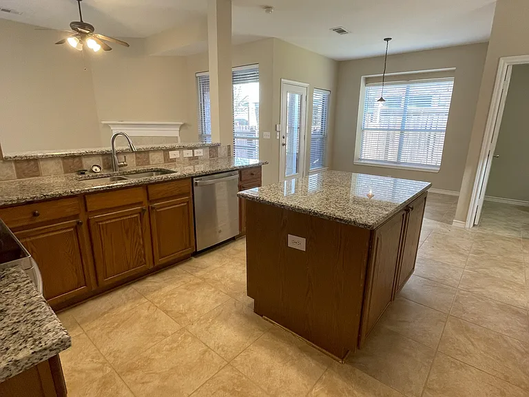 Kitchen/Breakfast Area