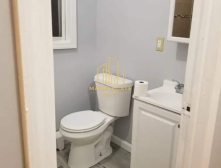 311 S 6th St #33R — Photo 8