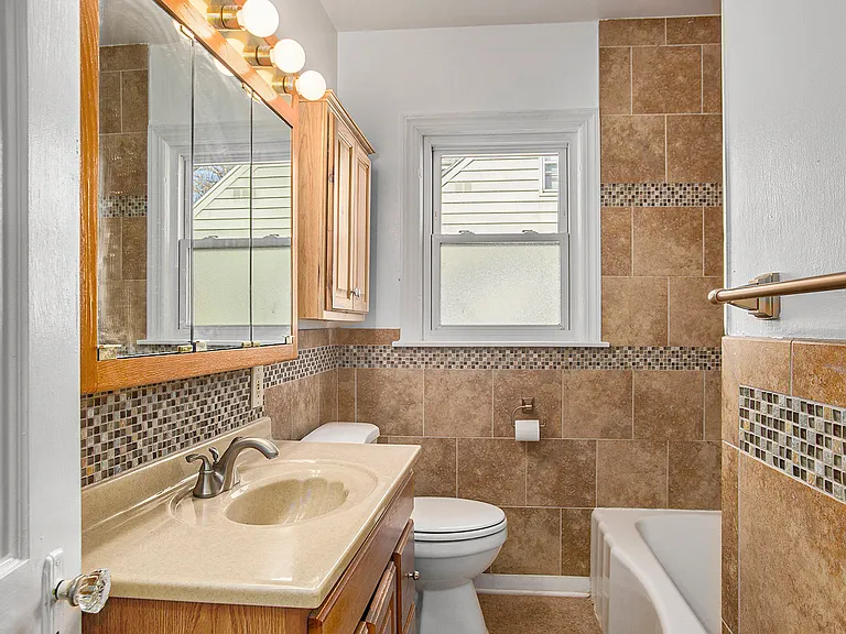 231 Woodside Dr NE — Photo 16