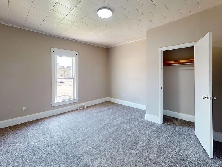 33 Westminster Avenue — Photo 27
