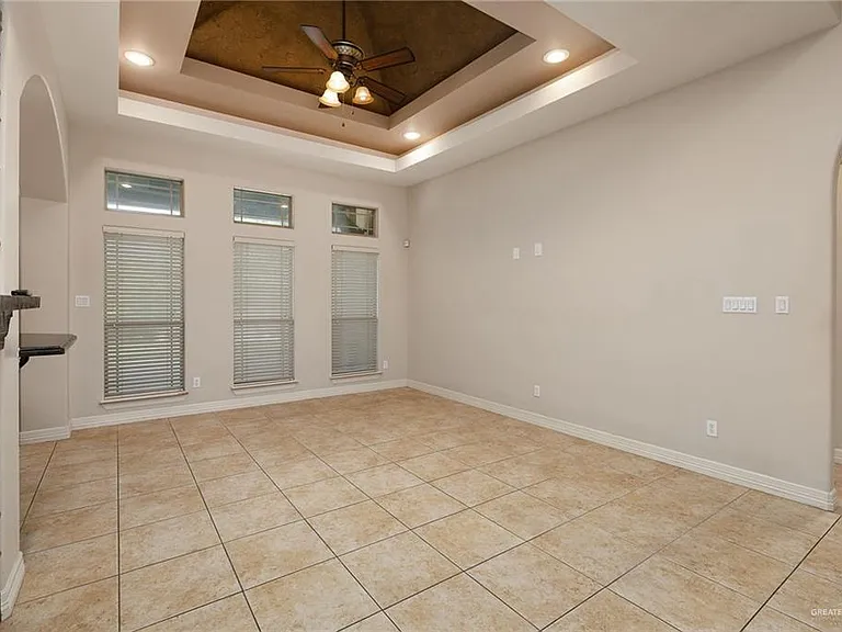 2612 Serrano St — Photo 8