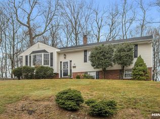 14 Arcadia Ct, Harrington Park, NJ 07640