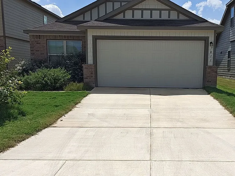 7011 Pioneer Rock — Photo 1