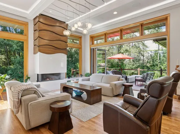 425 Jack Pine Dr, Hudson, WI 54016