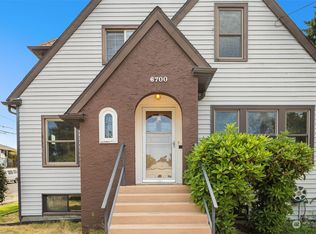 6700 Holly Pl SW, Seattle, WA 98136
