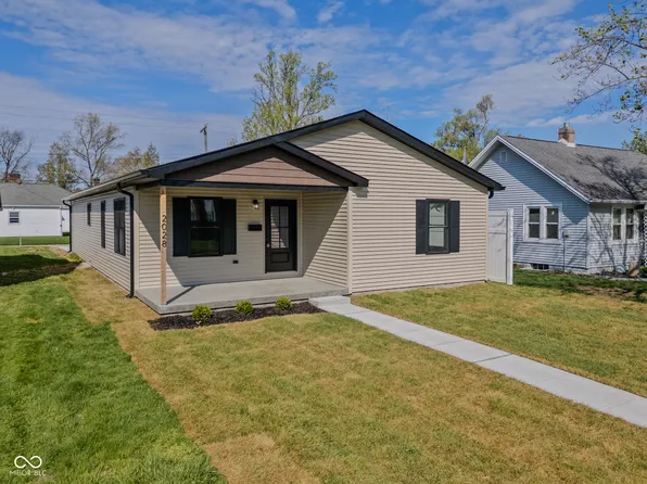 2028 Newton St, Columbus, IN 47201