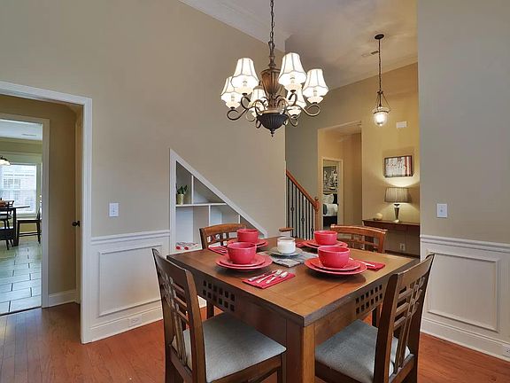 3rd image of 3638 Sweetbriar Ave