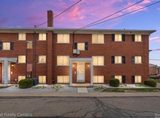 8160 Crestview Dr APT 2, Sterling Heights, MI 48312