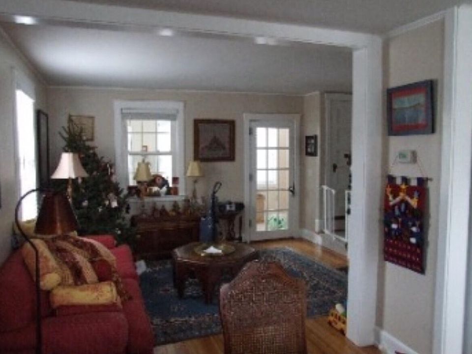 2nd image of 59 Old Fort Rd #59