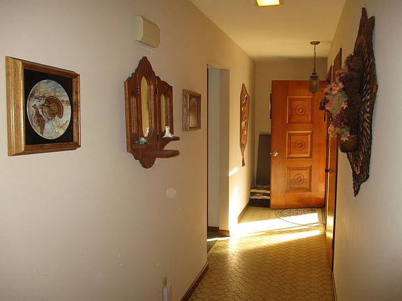 3rd image of 305 S Jacobsen Dr