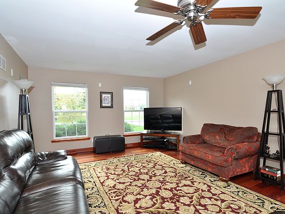 5th image of 1436 E Meadowview Dr