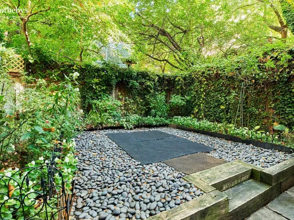 453 West 24th Street image 6 of 24