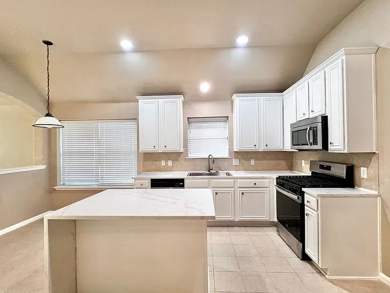2513 Slalom Dr — Photo 3
