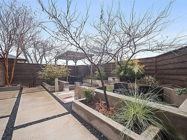 13238 Carthage Ln — Photo 25