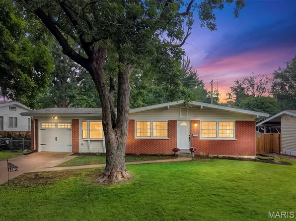 1360 Arlington Dr, Florissant, MO 63033